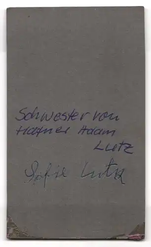 Fotografie Heinrich Fröhlich, Ingolstadt, Mädchen Sofie Lutz im Kinderwage sitzend