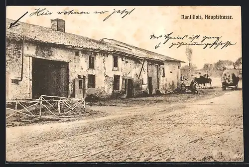 AK Nantillois, Strassenpartie mit alten Häusern