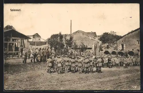 AK Spincourt, dt. Militärkapelle spielt vor Soldaten