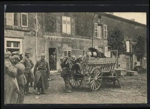 AK St. Benoit, Französische Obdachlose werden aus St. Benoit transportiert