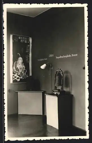 AK Apolda, Glockenmuseum, chinesische Exponate, Doppeldrachenglocke aus Bronze