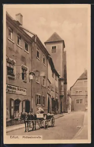 AK Erfurt, Michaelisstrasse mit Gasthaus zum goldenen Schwan und Fuhrwerk