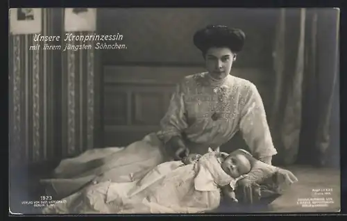AK Kronprinzessin Cecilie mit ihrem jüngstem Söhnchen