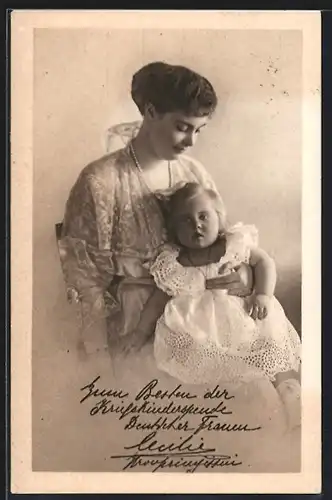 AK Kronprinzessin Cecilie mit ihrer Tochter auf dem Schoss