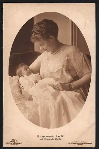 AK Kronprinzessin Cecilie mit der Prinzessin Cecilie im Arm