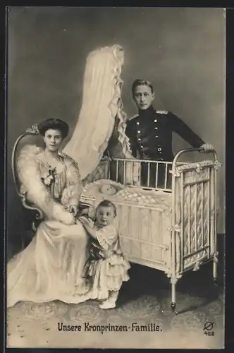 AK Unsere Kronprinzen-Familie, Kronprinzessin Cecilie am Babybett sitzend
