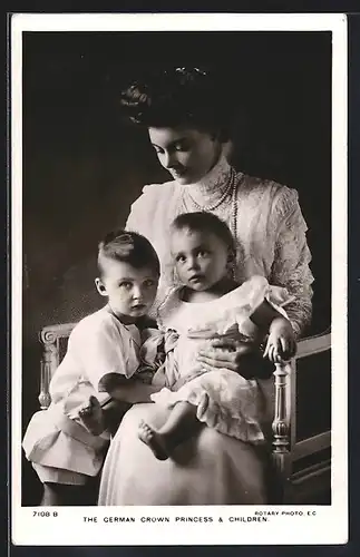 AK Kronprinzessin Cecilie mit ihren beiden Kindern