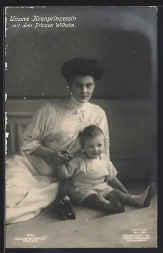 AK Kronprinzessin Cecilie mit dem Prinzen Wilhelm als Kleinkind