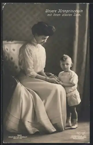 AK Kronprinzessin Cecilie mit ihrem ältesten Sohn