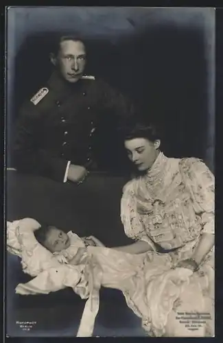 AK Das Krpnprinzenpaar mit ihrem Sohn Kronprinz Wilhelm von Preussen