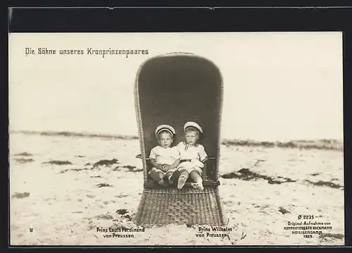 AK Prinz Louis Ferdinand von Preussen und Prinz Wilhelm von Preussen sitzen in einem Strandkorb