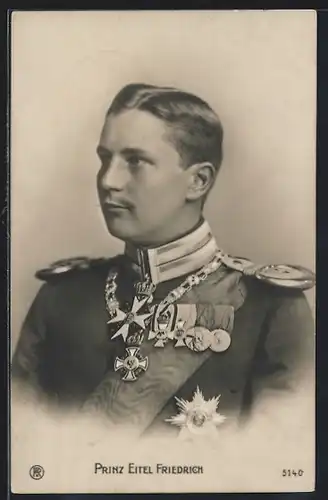 AK Prinz Eitel Friedrich von Preussen in Uniform mit Orden als junger Herr