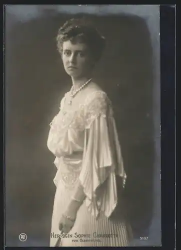 AK Herzogin Sophie Charlotte von Oldenburg im eleganten Kleid