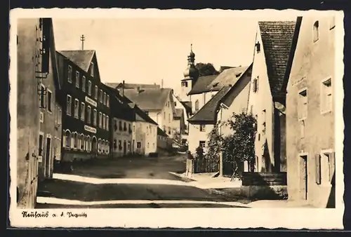 AK Neuhaus a. d. Pegnitz, Strassenpartie mit Burg Veldenstein