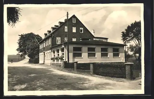 AK Kühnhaide bei Zwönitz, Gasthaus Teichschänke mit Strassenpartie