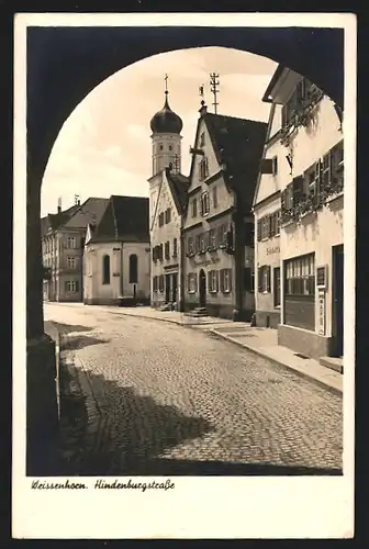 AK Weissenhorn, Hindenburgstrasse mit Gasthaus zum Bären und Kirche