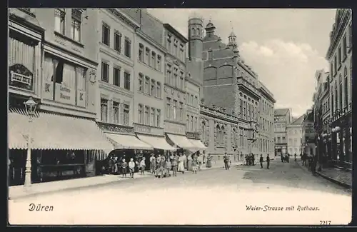 AK Düren, Weier-Strasse mit Rathaus, Geschäften und Passanten