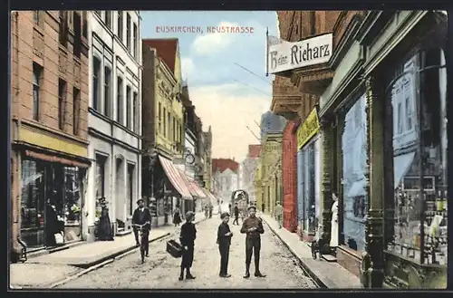 AK Euskirchen, Neustrasse mit Geschäften und Radfahrer