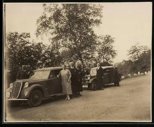 Fotografie Auto Opel 6 und DKW Cabrio mit -Wimpel