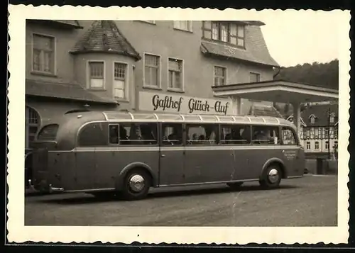 Fotografie Kramer, Lünen / Westfalen, Bus, Omnibus, Reisebus am Gasthof Glück-Auf