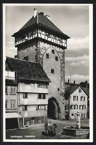 AK Reutlingen, Gartentor mit Brunnen