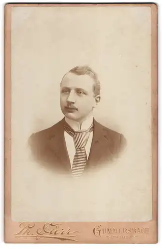 Fotografie Ph. Dürr, Gummersbach, Rathausstr., Bürgerlicher Mann mit Schnurrbart und breiter Krawatte