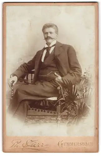Fotografie Ph. Dürr, Gummersbach, Rathausstr., Bürgerlicher Herr mit langem Schnurrbart in Anzug und Weste