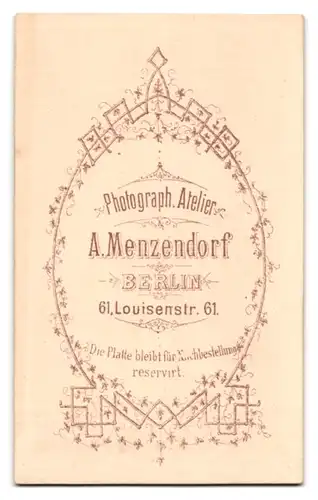 Fotografie A. Menzendorf, Berlin, Louisenstr. 61, Eisenbahner der preussischen Eisebahn in Uniform