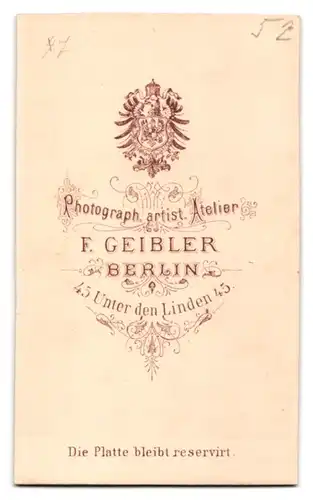 Fotografie F. Geibler, Berlin, Unter den Linden 45, preussischer Eisenbahner in Uniform mit eingesteckten Ordensband