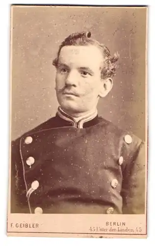 Fotografie F. Geibler, Berlin, Unter den Linden 45, Eisenbahner der preussischen Eisenbahn in Uniform