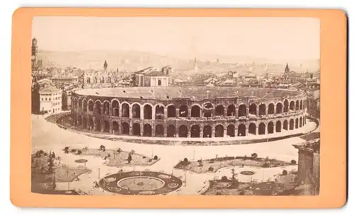Fotografie unbekannter Fotograf, Ansicht Verona, Blick auf die Arena mit Umgebung