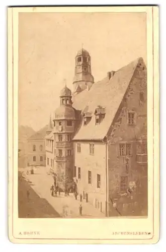 Fotografie A. Bohne, Aschersleben, Ansicht Aschersleben, Blick auf das Rathaus, Seitenansicht