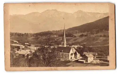 Fotografie unbekannter Fotograf, Ansicht Frasdorf, Blick auf den Ort mit Kirche