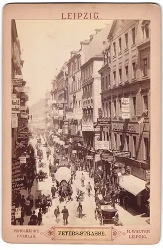 Fotografie H. Walter, Leipzig, Ansicht Leipzig, Blick in die Peters-Strasse mit Geschäften und Werbung