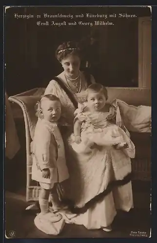 AK Victoria Louise Herzogin von Braunschweig und Lüneburg mit Söhnen Ernst August und Georg Wilhelm