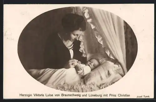 AK Herzogin Viktoria Luise von Braunschweig und Lüneburg mit Prinz Christian