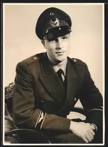 AK Soldat der Luftwaffe in Uniform