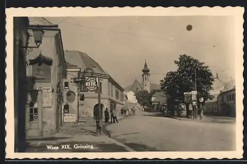 AK Wien-Grinzing, Strassenpartie mit Kirche und Gasthaus Hengls Heuriger