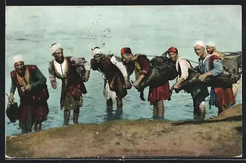 AK Cairo, Water carriers, arabische Wasserhändler