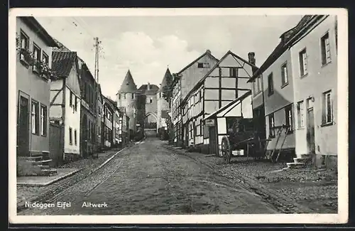 AK Nideggen /Eifel, Altwerk, Strassenpartie mit Tor und Leiterwagen