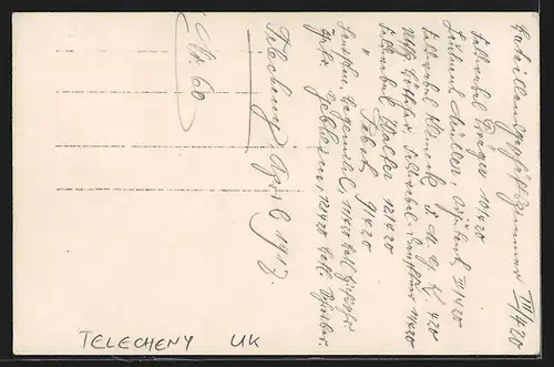 Foto-AK Telecheny, Soldaten in Uniform vor Holzhäusern