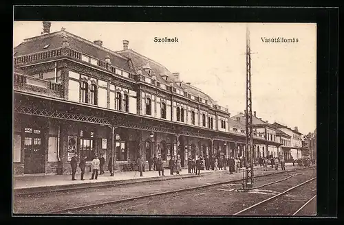 AK Szolnok, Vasútállomás, Ansicht vom Bahnhof