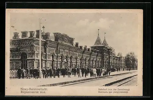 AK Nowy-Baranowitschi, Bahnhof mit wartenden Passagieren