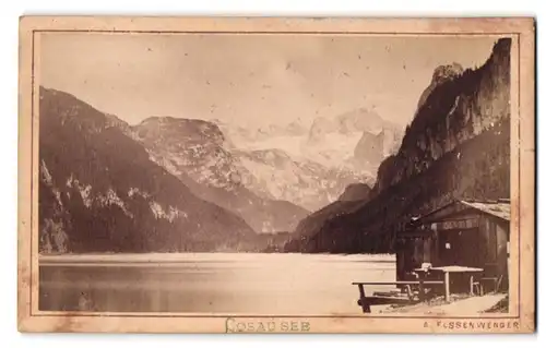 Fotografie A. Elssenwenger, Goisern, Ansicht Gosau, Bootshaus mit Blick auf den Gosausee