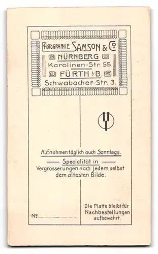 Fotografie Samsons & Co., Nürnberg, junges Mädchen mit Kommunionskerze und Bibel