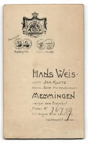 Fotografie Hans Weis, Memmingen, Mädchen zur Kommunion mit Kerze und im Haarschmuck