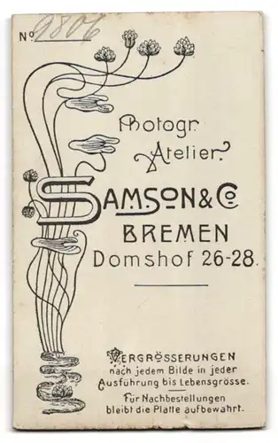 Fotografie Samsons & Co., Bremen, Mutter mit ihrem Kind im Atelier, Mutterglück