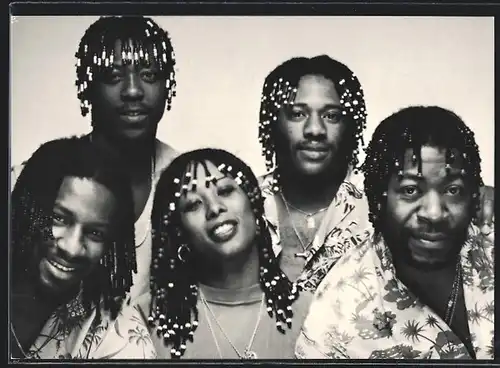 AK Musikergruppe Eruption in gemusterten Hemden