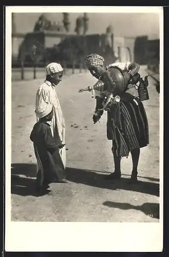 AK arabische Händler. Orientalische Typen, der Limonadenverkäufer