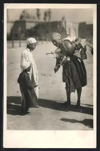 AK arabische Händler. Orientalische Typen, der Limonadenverkäufer